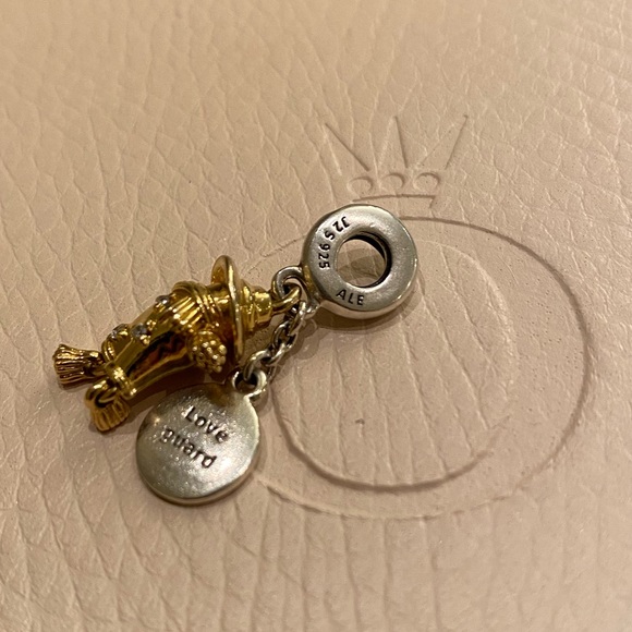 Pandora Autumn Trio of charms: pumpkin 🎃, scarecrow 👨‍🌾, and candy corn! - Picture 13 of 14